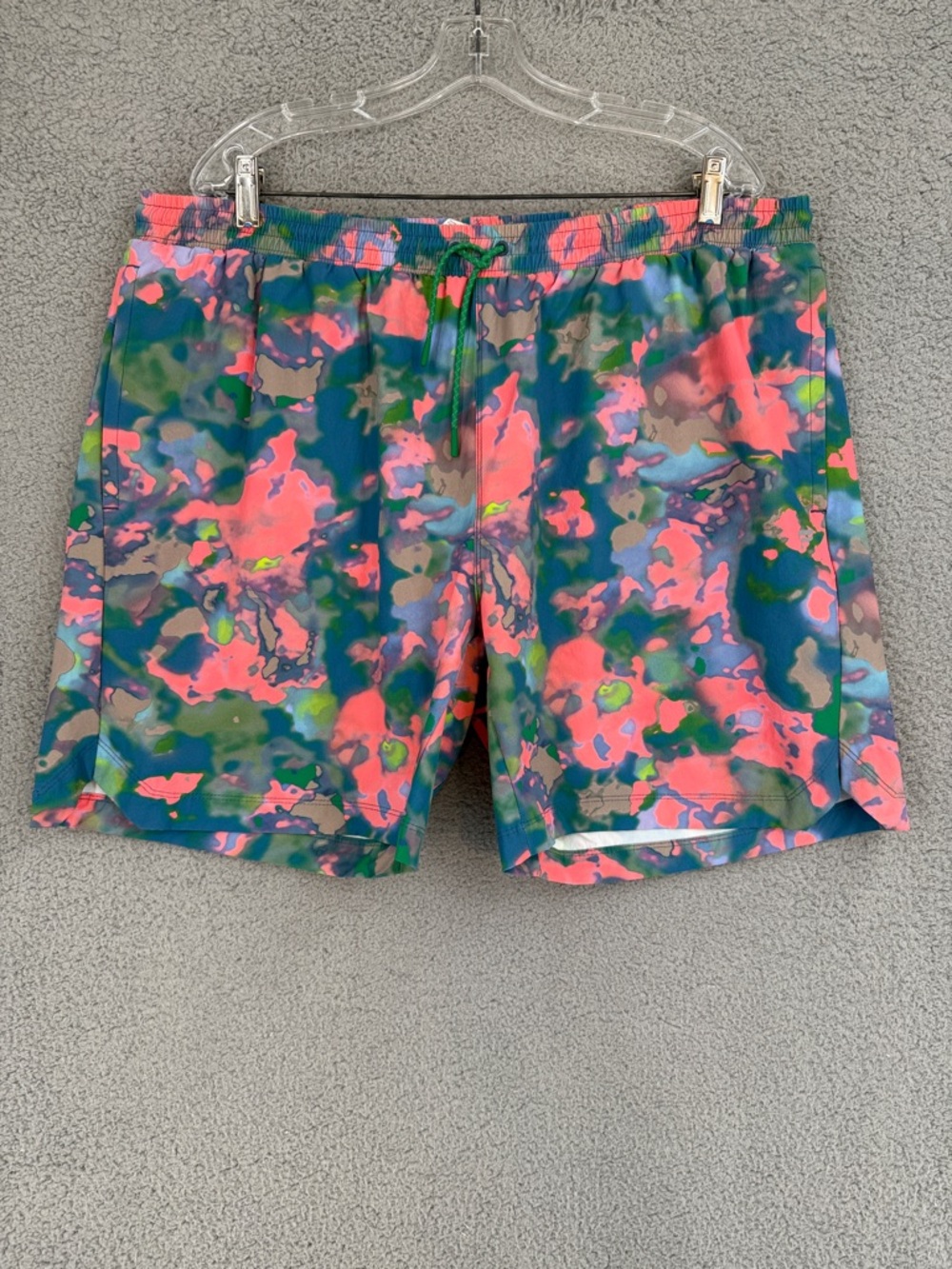 Fabletics Men’s 2XL Neon Pink & Teal Elastic-Waist Athletic Shorts mesh lined